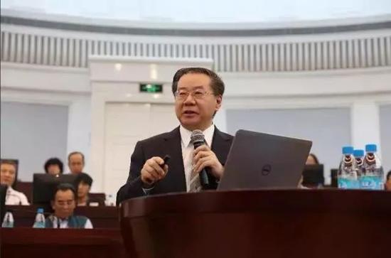 清華大學經(jīng)濟管理學院領(lǐng)導(dǎo)力與組織管理系主任 楊百寅教授.jpg 清華大學經(jīng)濟管理學院領(lǐng)導(dǎo)力與組織管理系主任 楊百寅教授.jpg